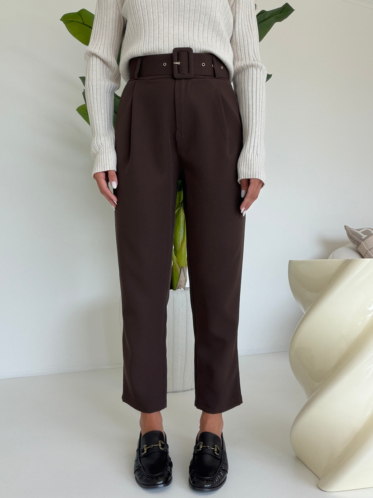 PANTALONE CON CINTURA CHOCO