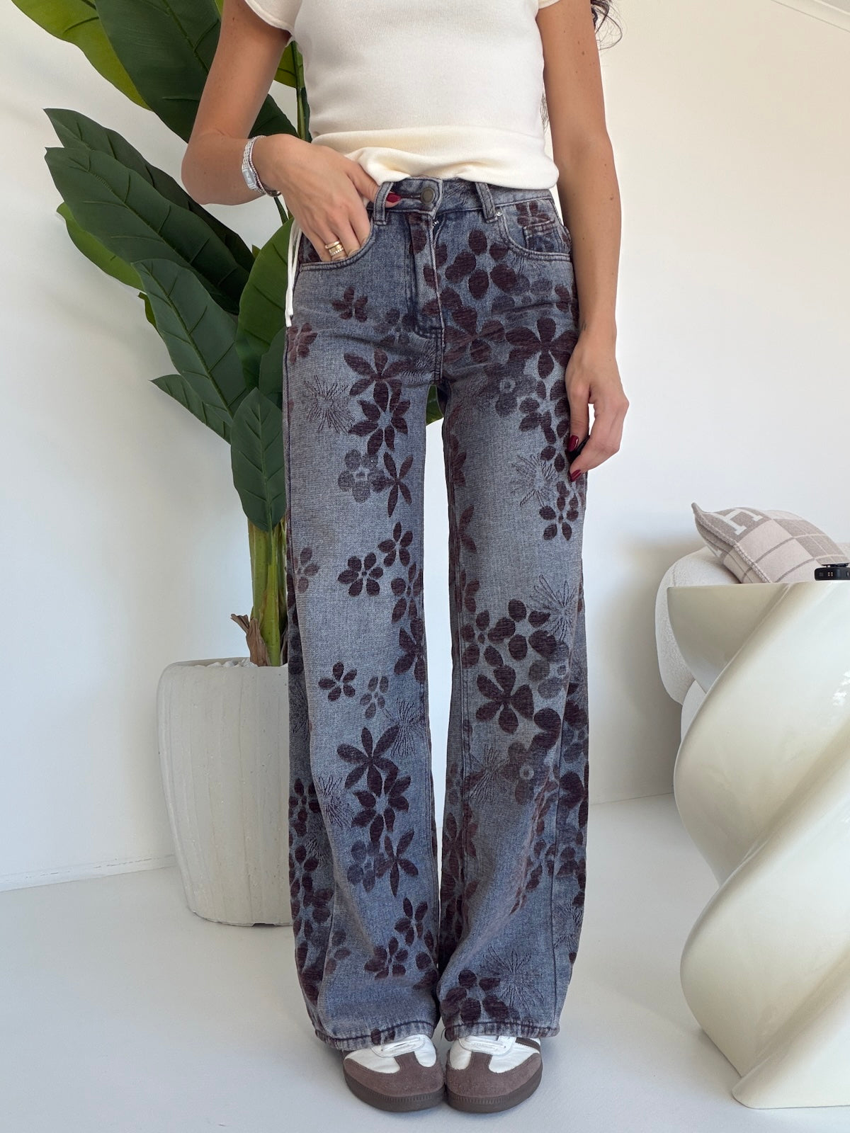 W001-JEANS FLOWER CHOCO