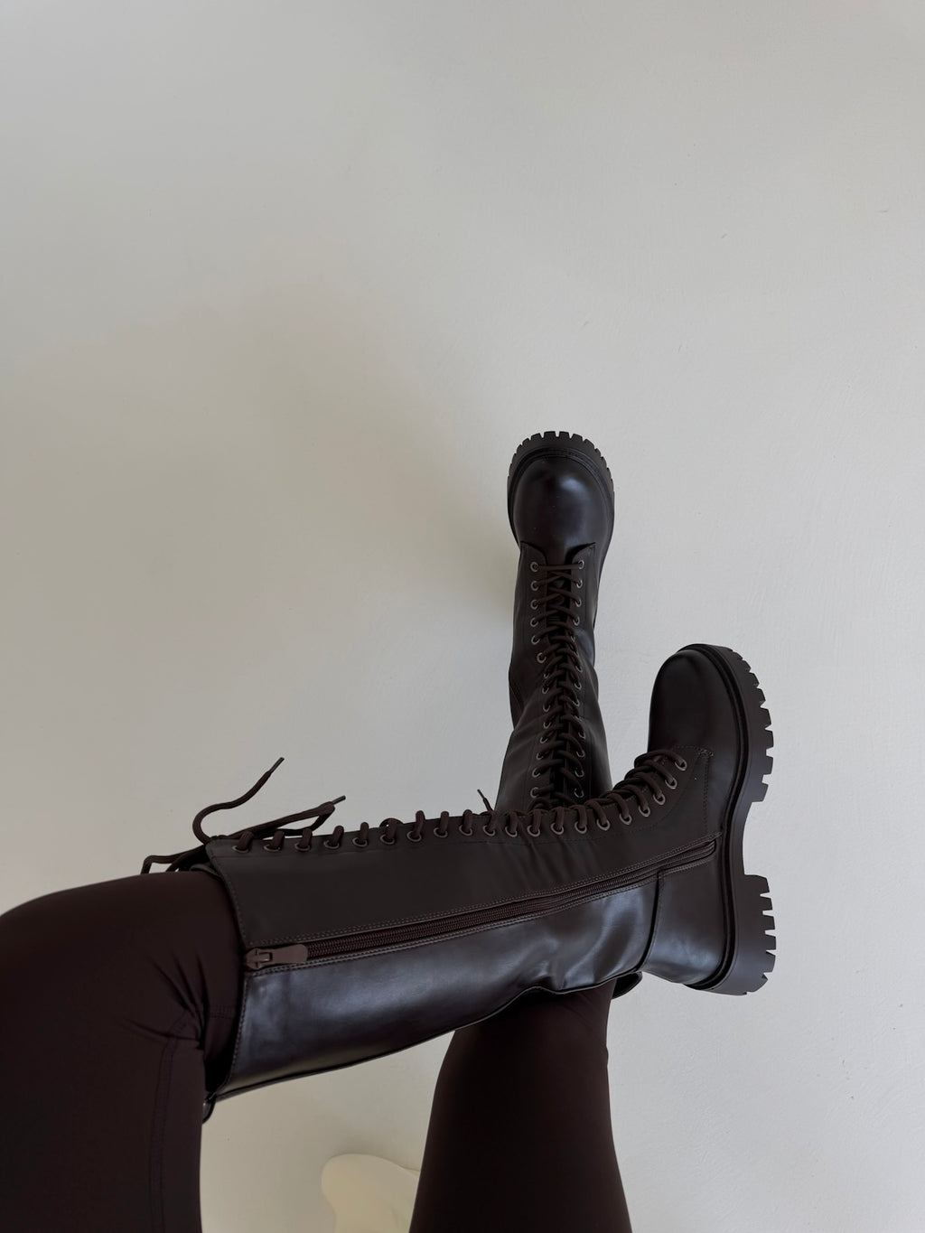 H2750-NOEMI-ANFIBIO STRINGHE CHOCO