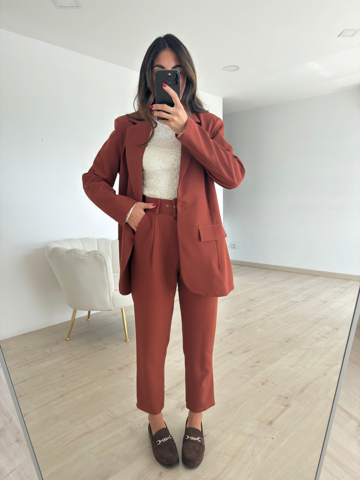 PANTALONE CON CINTURA COCCIO