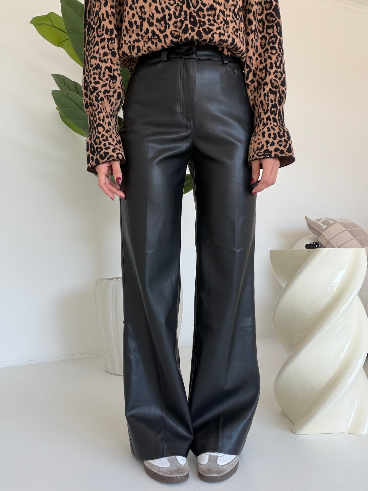 VS9022-1-PANTALONE IN ECO PELLE NERO