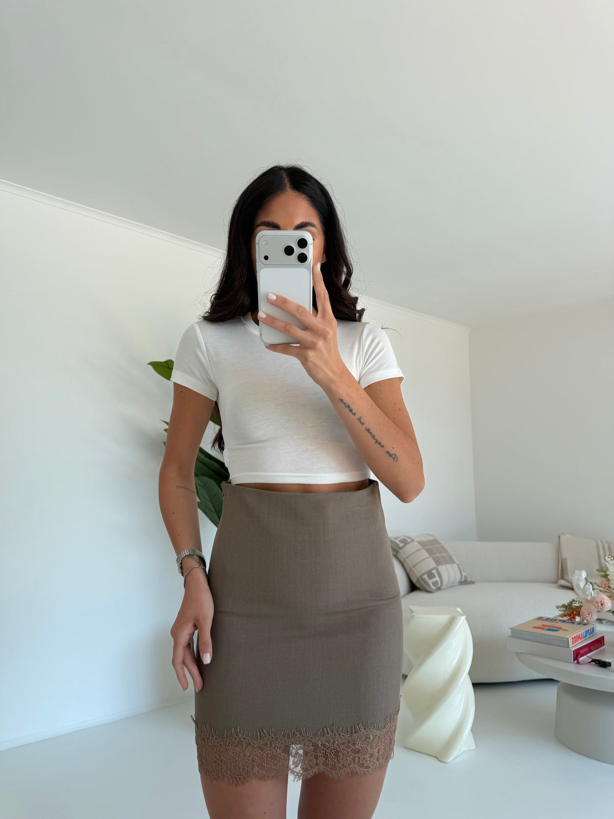 MINI GONNA BORDO IN PIZZO TAUPE