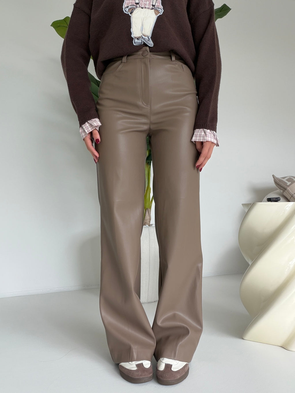 VS9022-5-PANTALONE IN ECO PELLE TAUPE