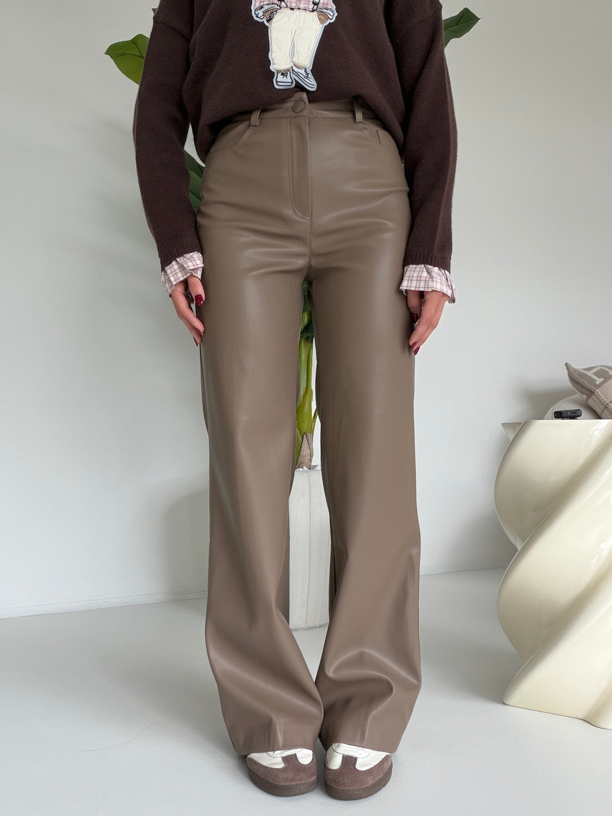 VS9022-5-PANTALONE IN ECO PELLE TAUPE