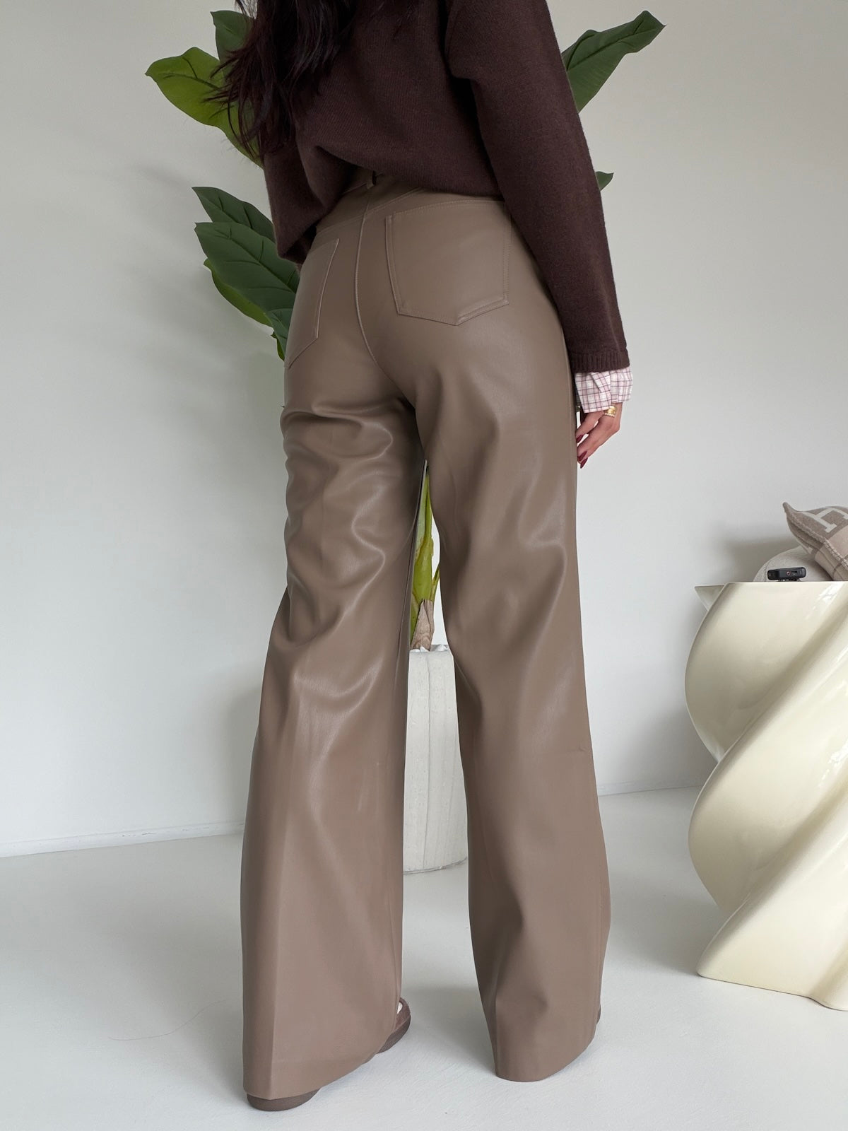 VS9022-5-PANTALONE IN ECO PELLE TAUPE