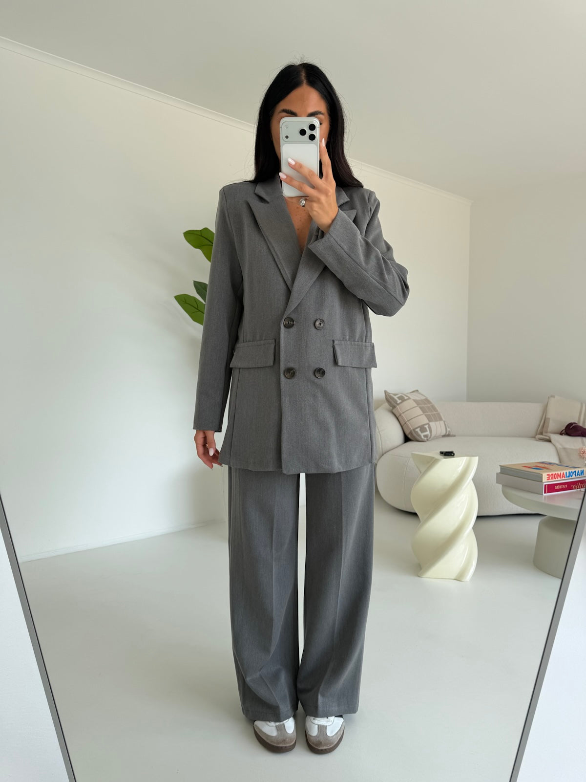 TAILLEUR AFFAIRE GREY