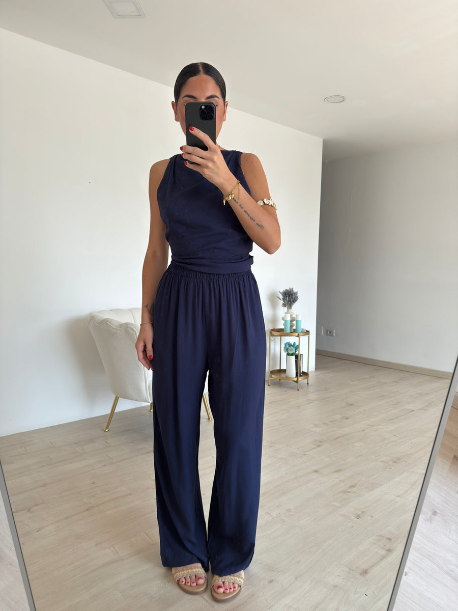 Come abbinare il tuo abito blu alle scarpe marroni