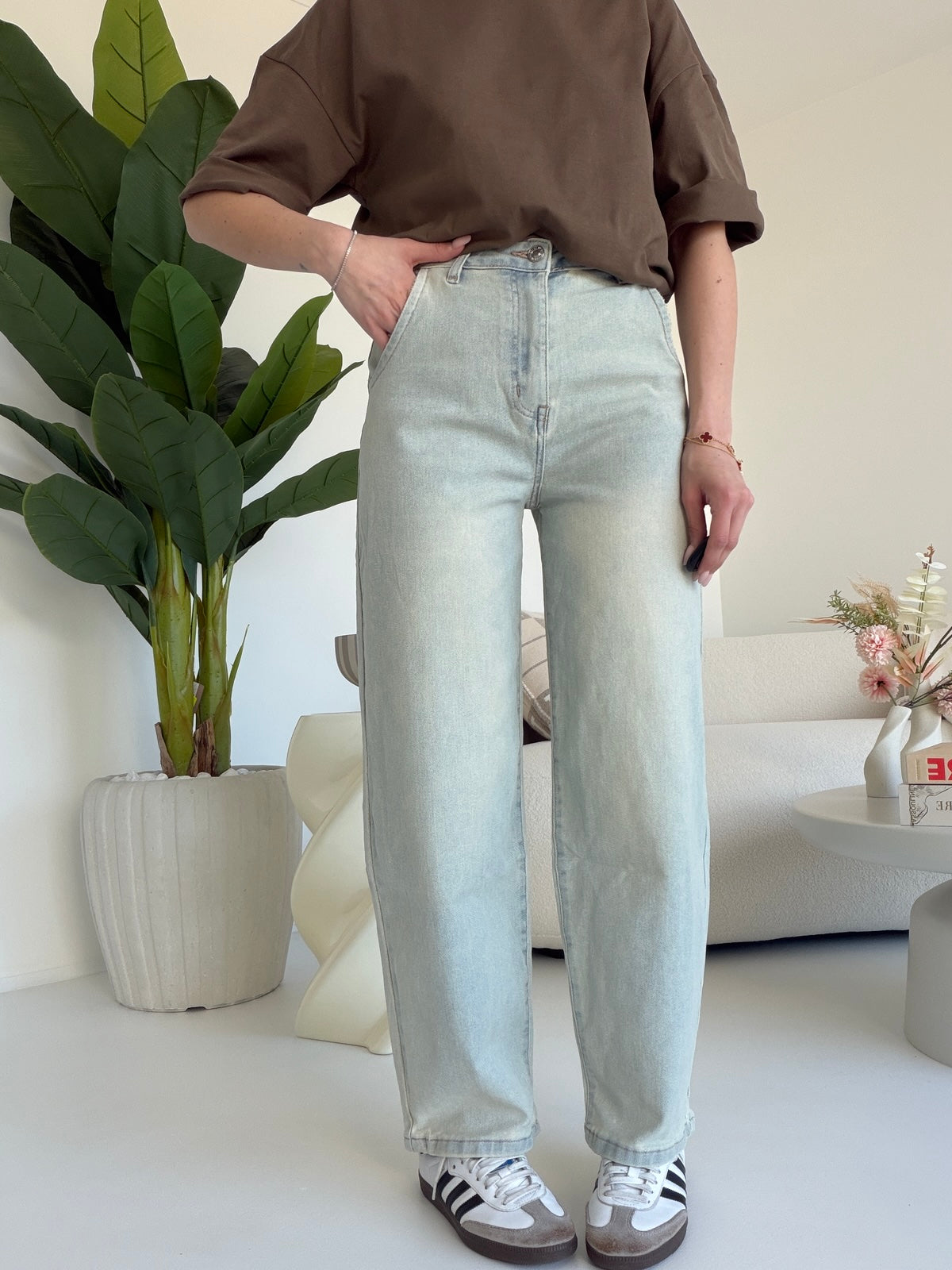 8266-JEANS BARELL TASCA STRASSATA