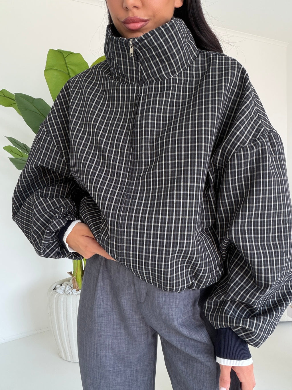 16056-BOMBER SQUARE GREY