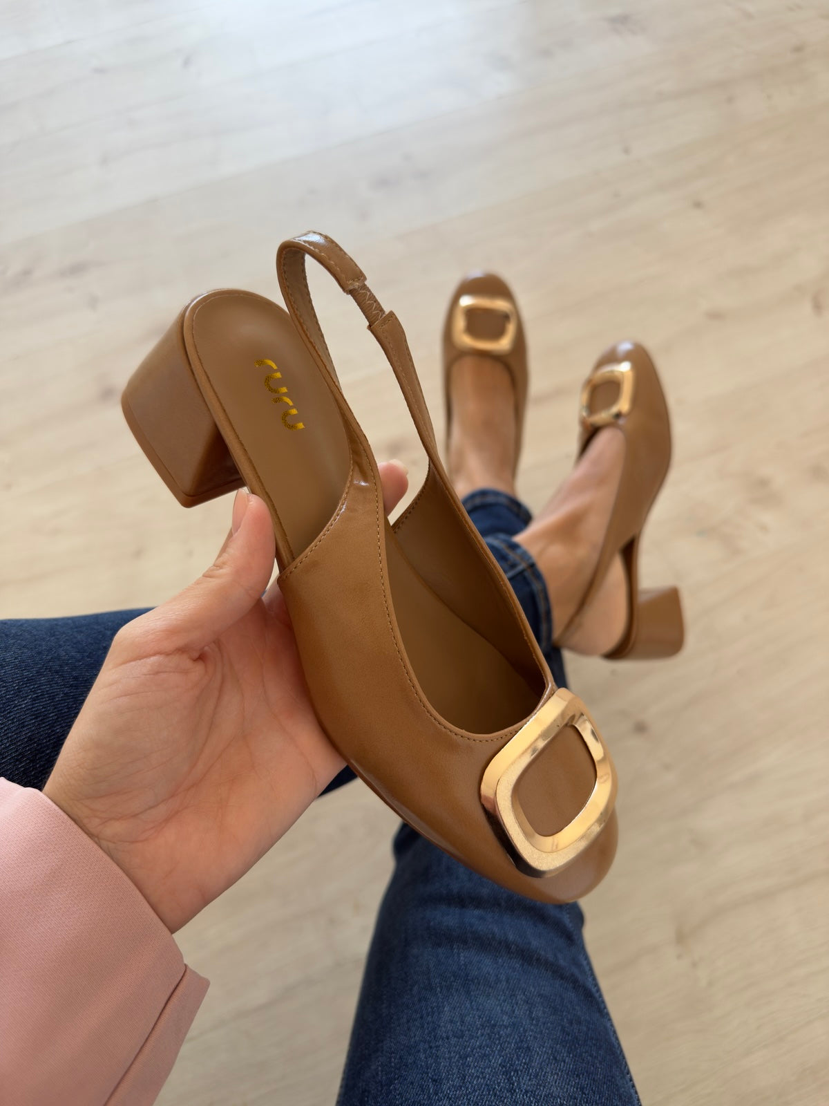 SARA-SLINGBACK BISCOTTO