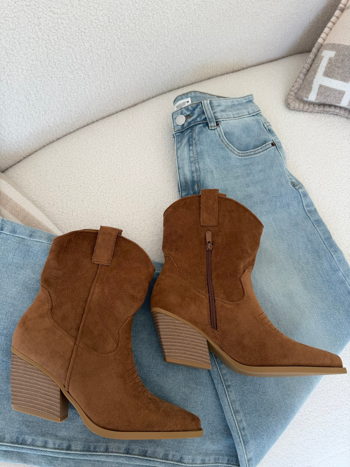 788-265-DUSTY-CAMEL