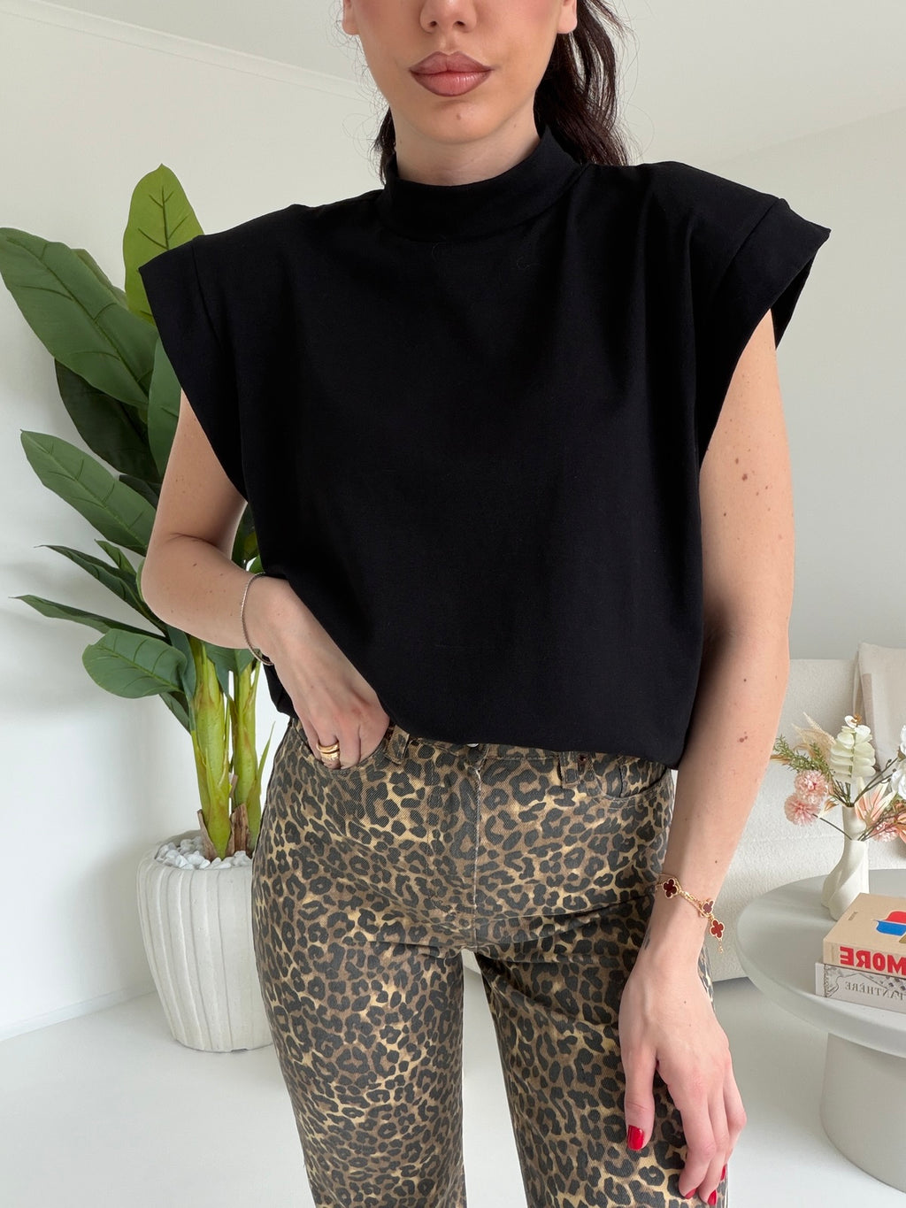 5617-MAXI SHIRT SPALLINE NERA