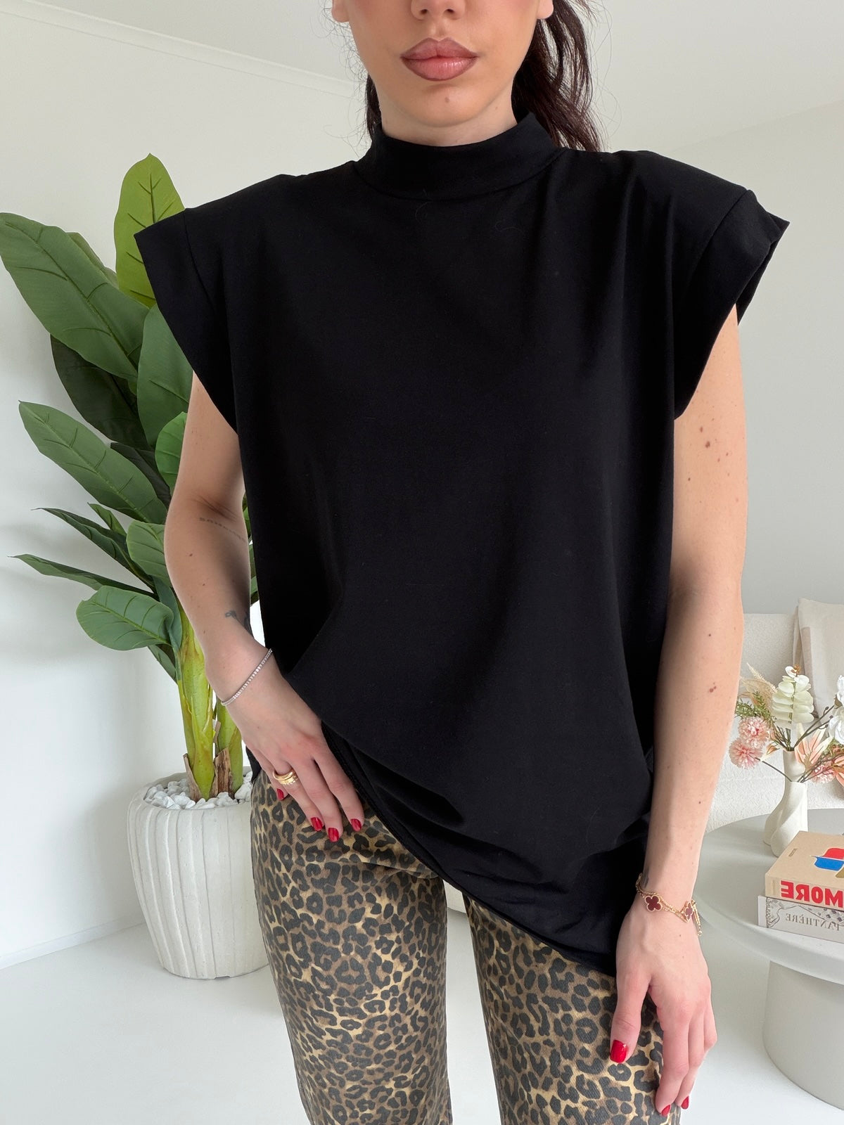 5617-MAXI SHIRT SPALLINE NERA