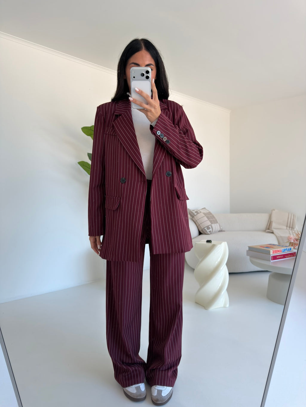 TAILLEUR BRUNETTE BORDEAUX