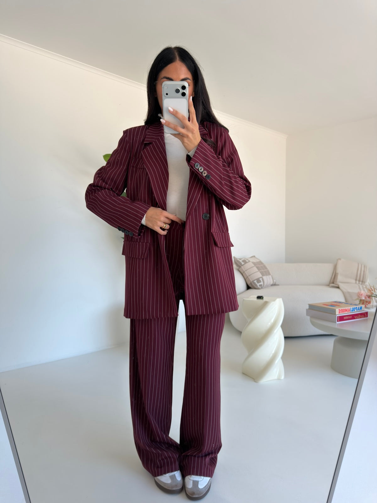 TAILLEUR BRUNETTE BORDEAUX
