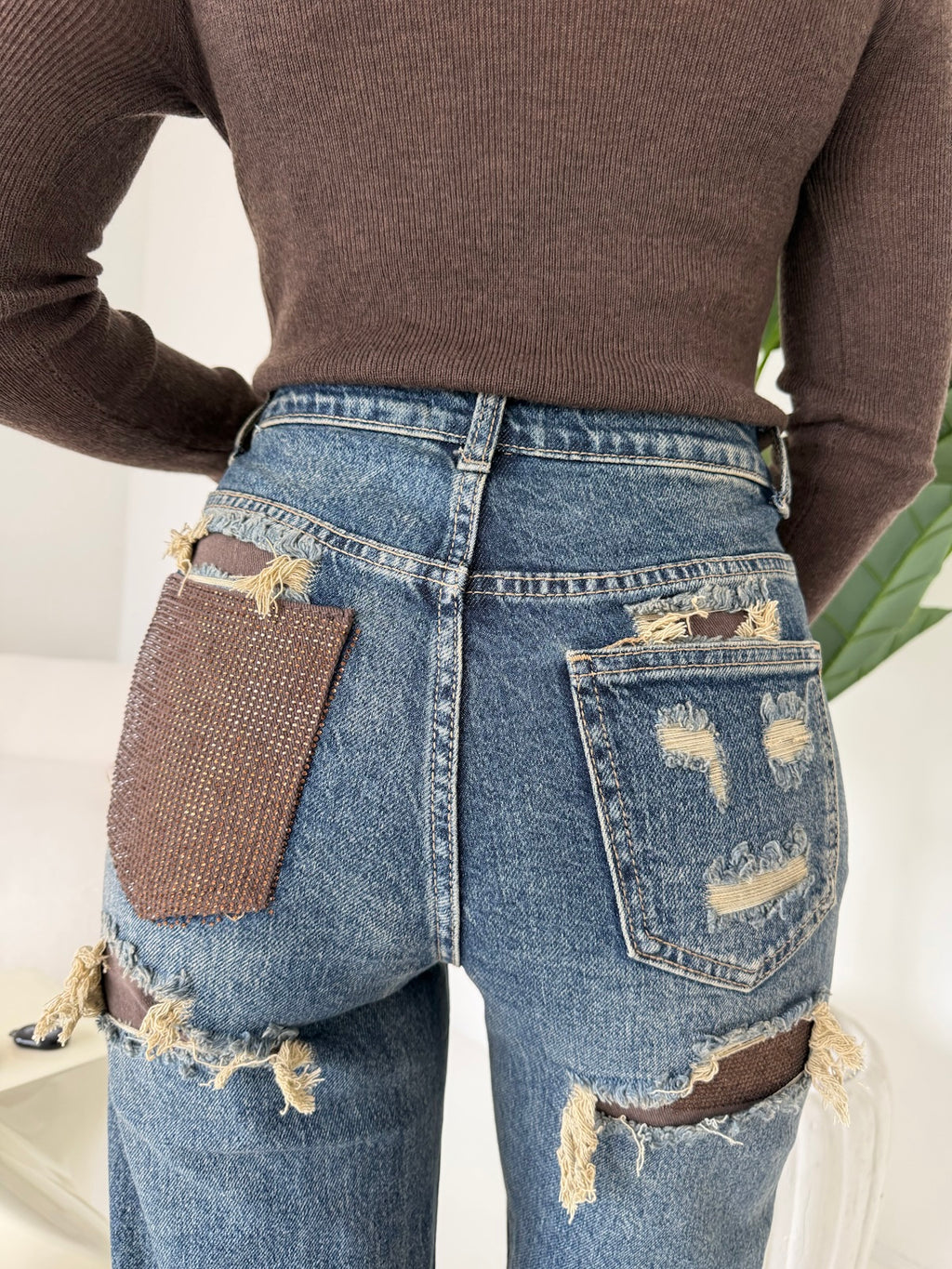 LW-2032-JEANS TEARS CHOCO