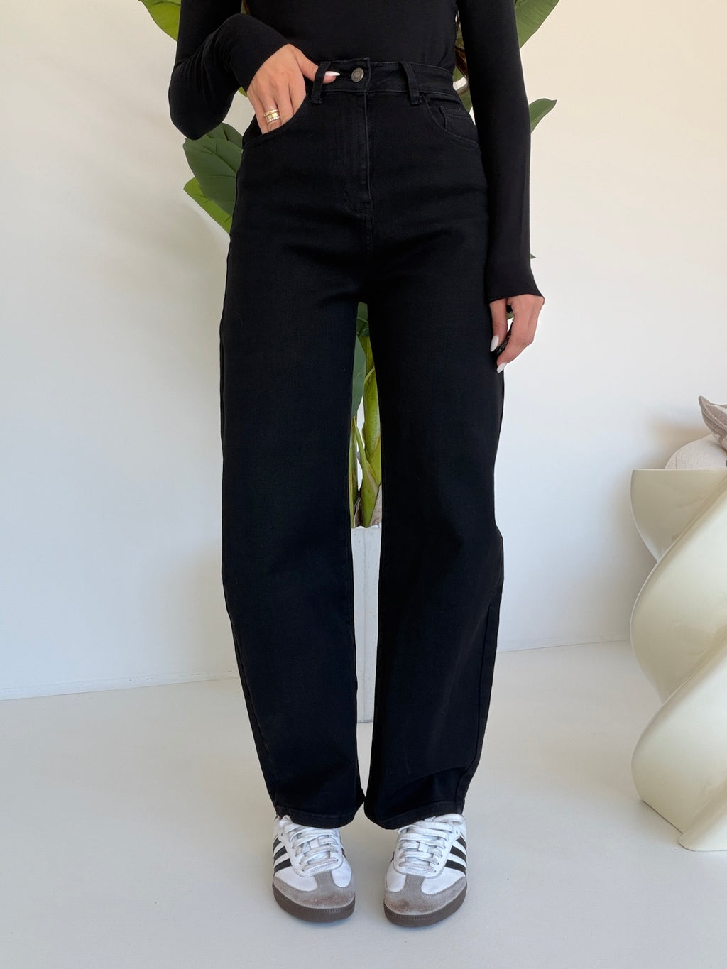 J113-JEANS BARREL BLACK
