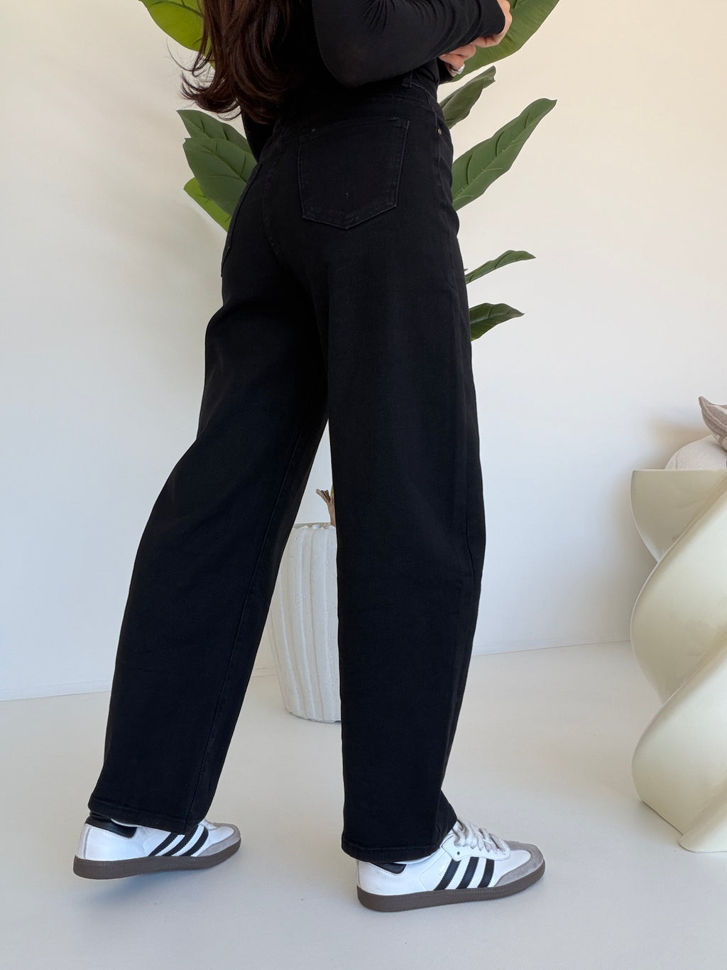 J113-JEANS BARREL BLACK