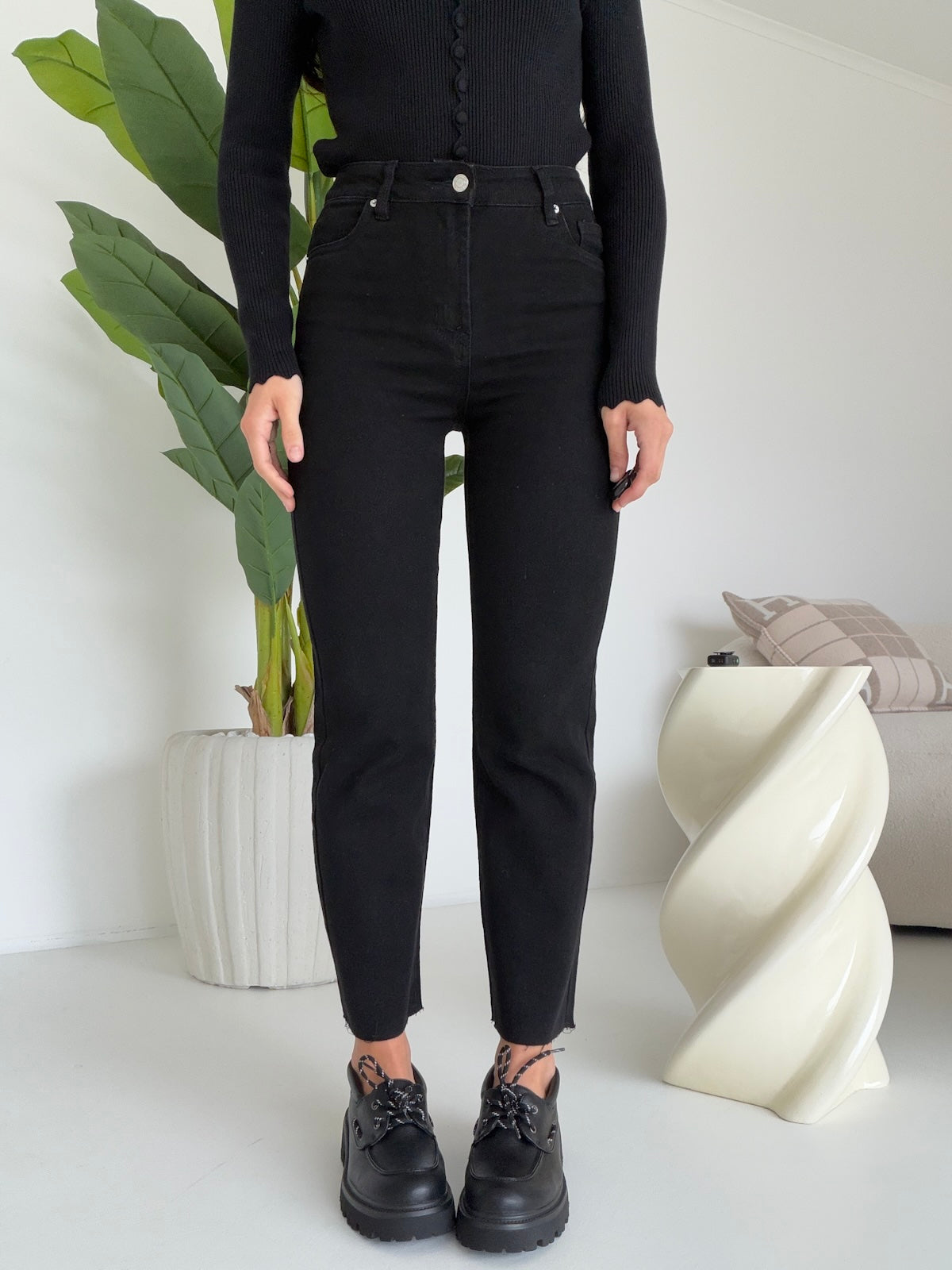 9303-JEANS TAGLIO VIVO NERO