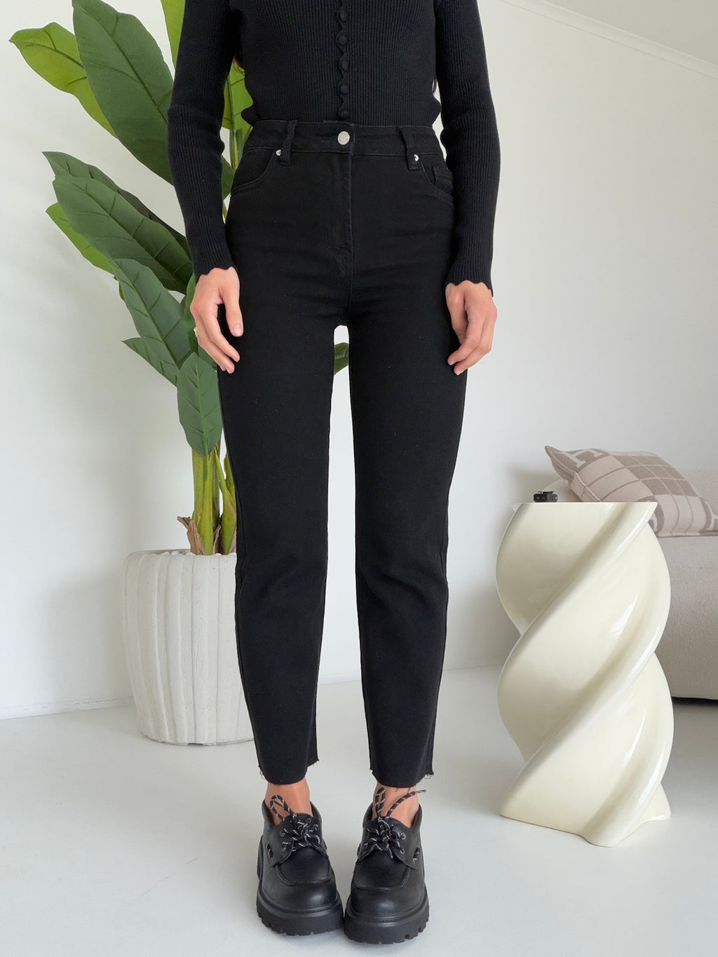 9303-JEANS TAGLIO VIVO NERO