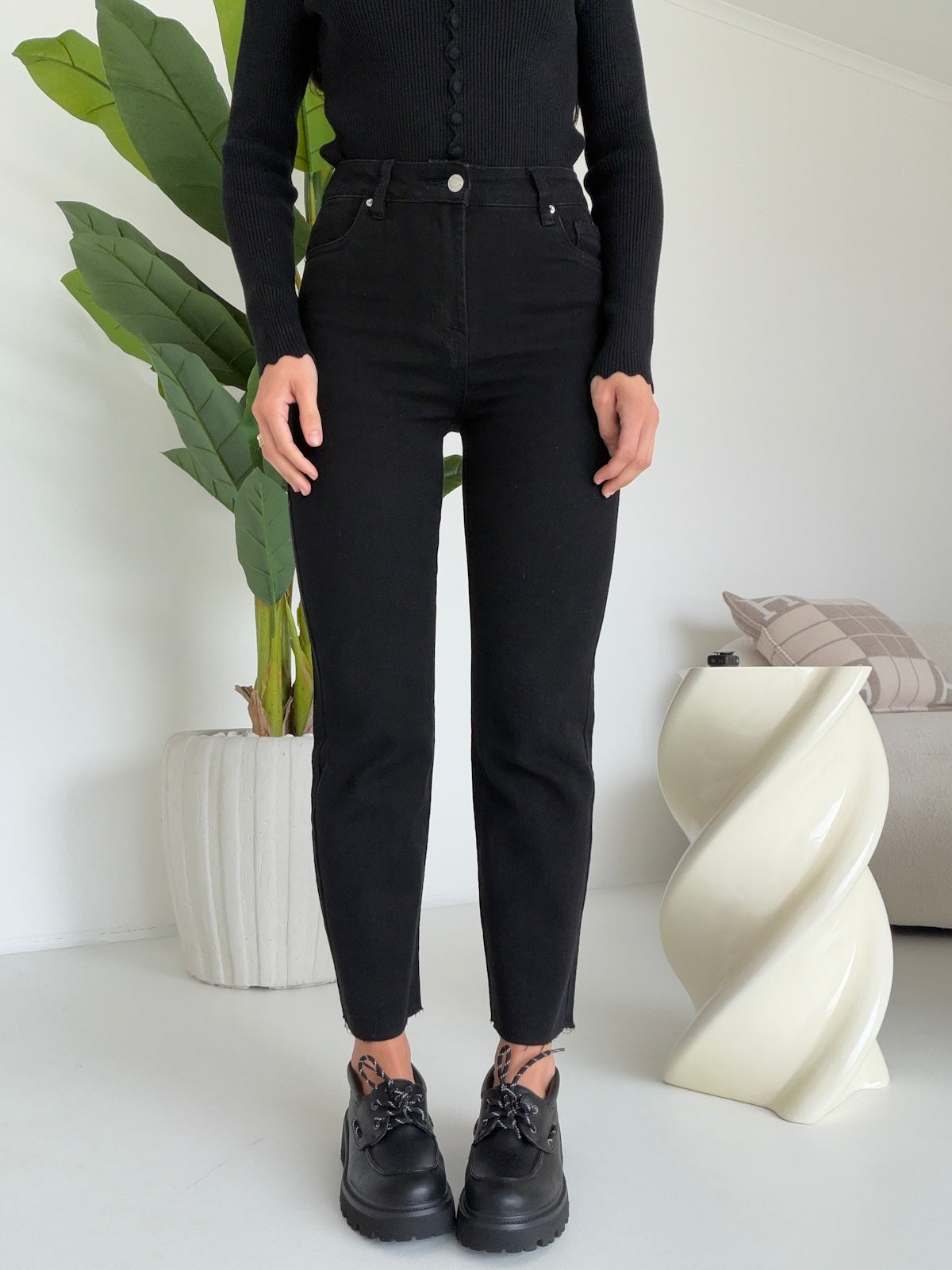9303-JEANS TAGLIO VIVO NERO