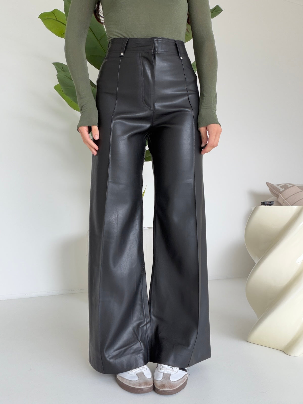 VS9026-1-PANTALONE IN ECO PELLE NERO