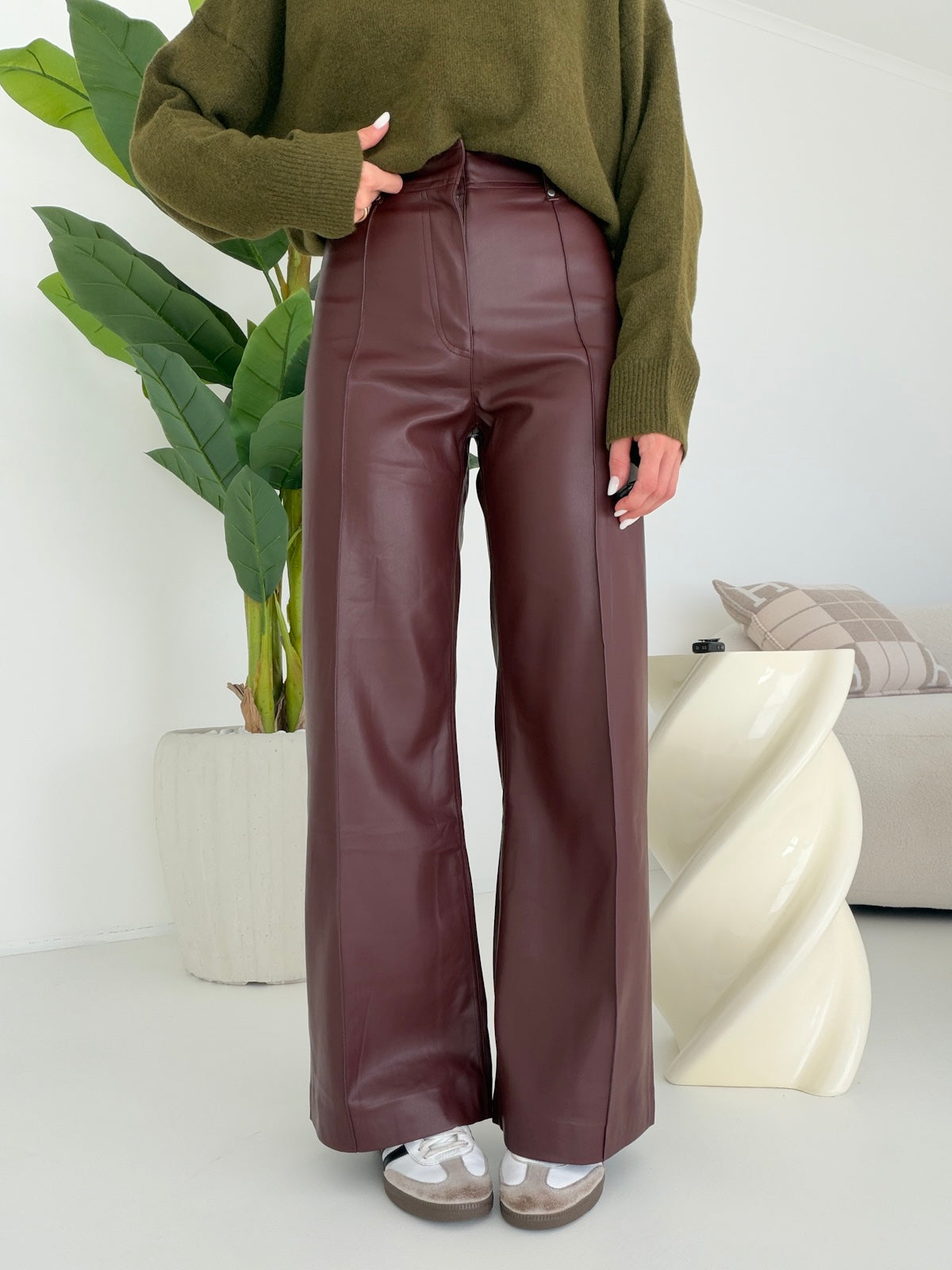 VS9026-23-PANTALONE IN ECO PELLE BORDEAUX