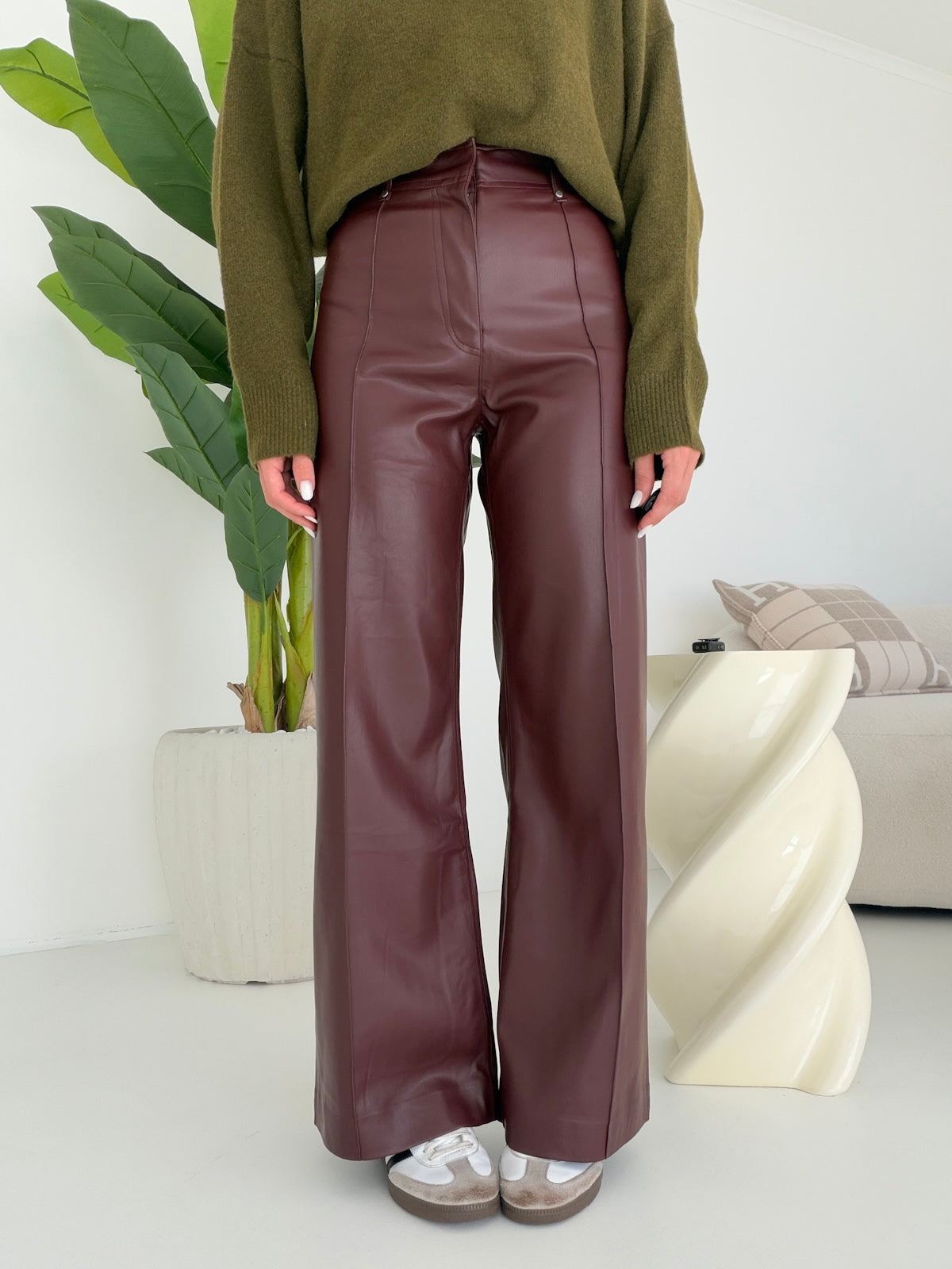 VS9026-23-PANTALONE IN ECO PELLE BORDEAUX