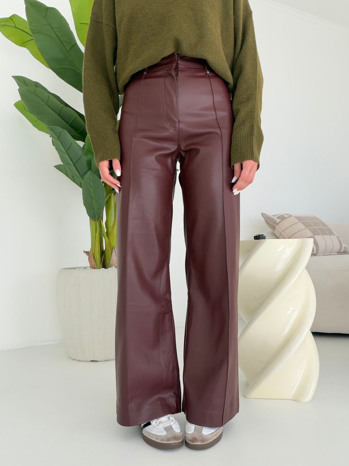 VS9026-23-PANTALONE IN ECO PELLE BORDEAUX