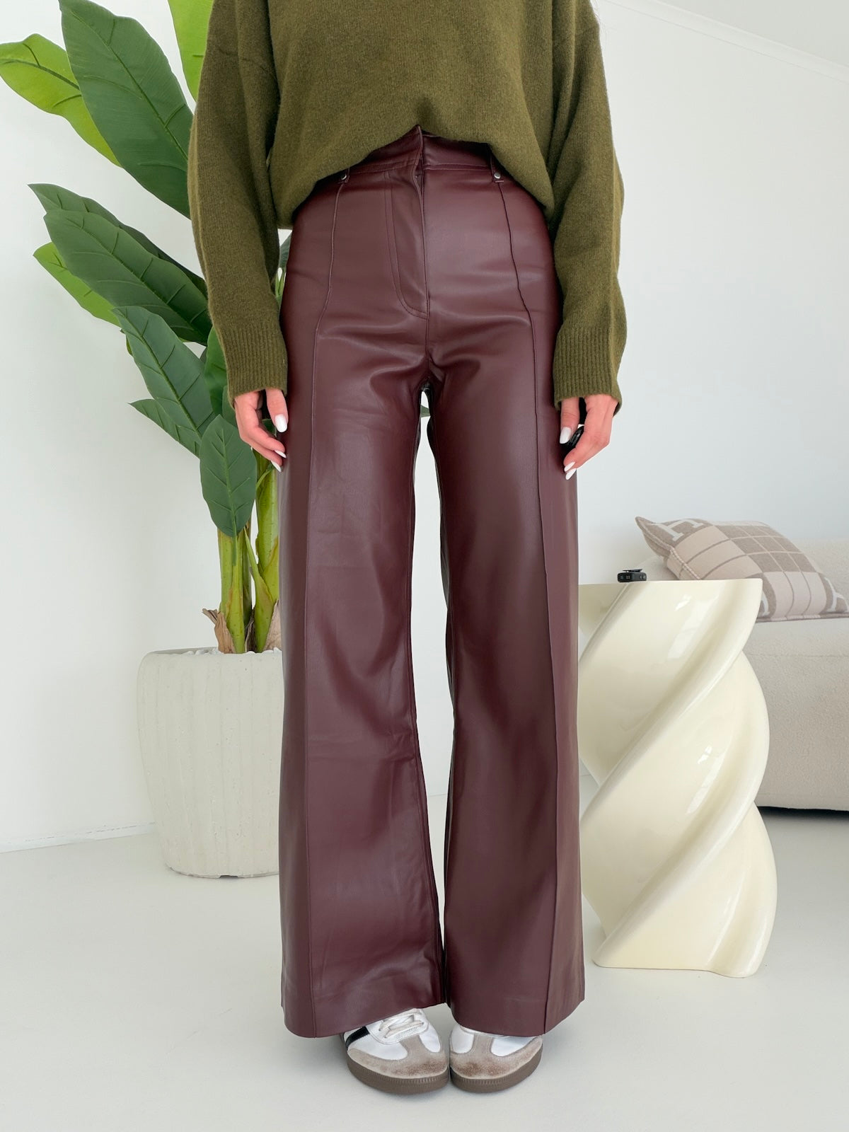 VS9026-23-PANTALONE IN ECO PELLE BORDEAUX