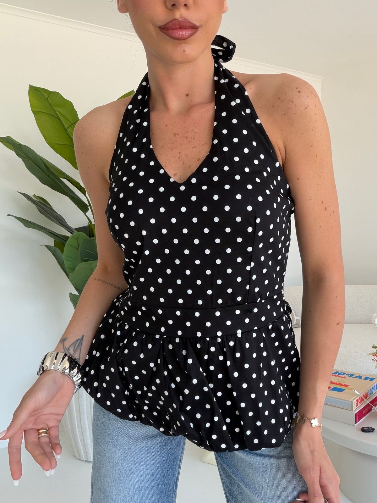 BLUSA POIS NERA