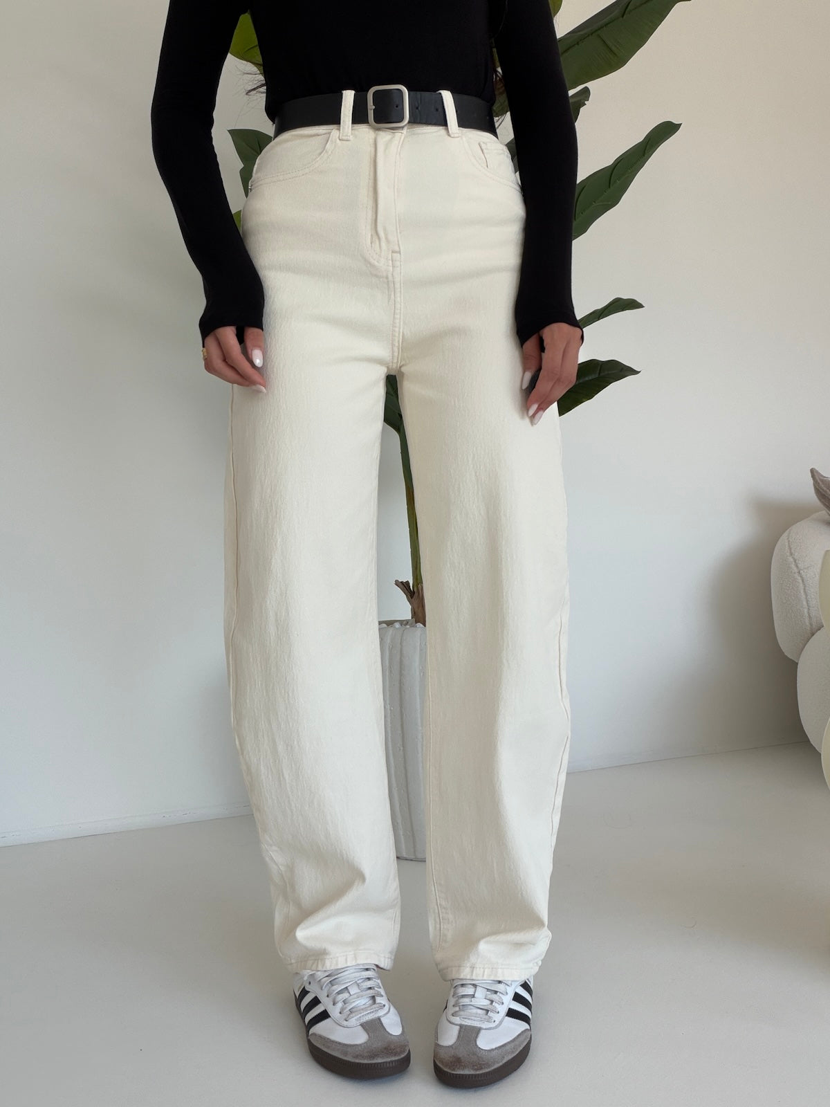 J116-JEANS BARREL+CINTURA BUTTER