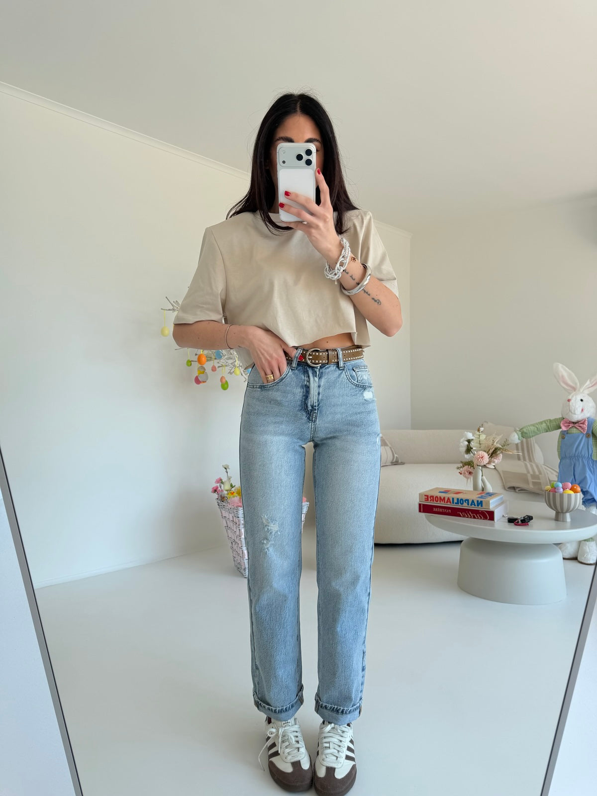 D130-JEANS MOM+CINTURA CON BORCHIE