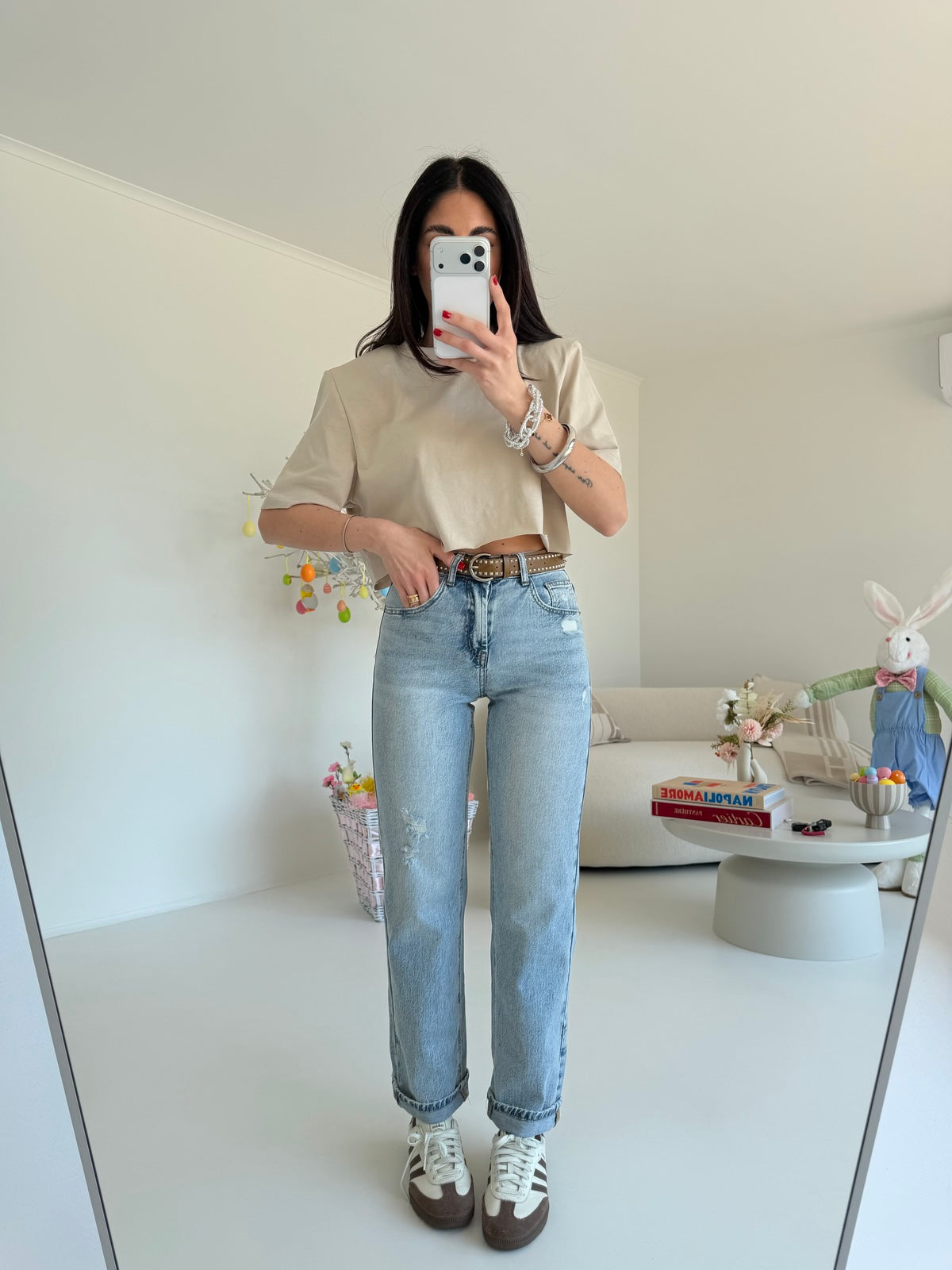 D130-JEANS MOM+CINTURA CON BORCHIE