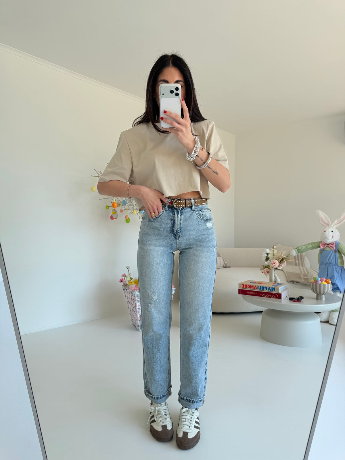 D130-JEANS MOM+CINTURA CON BORCHIE