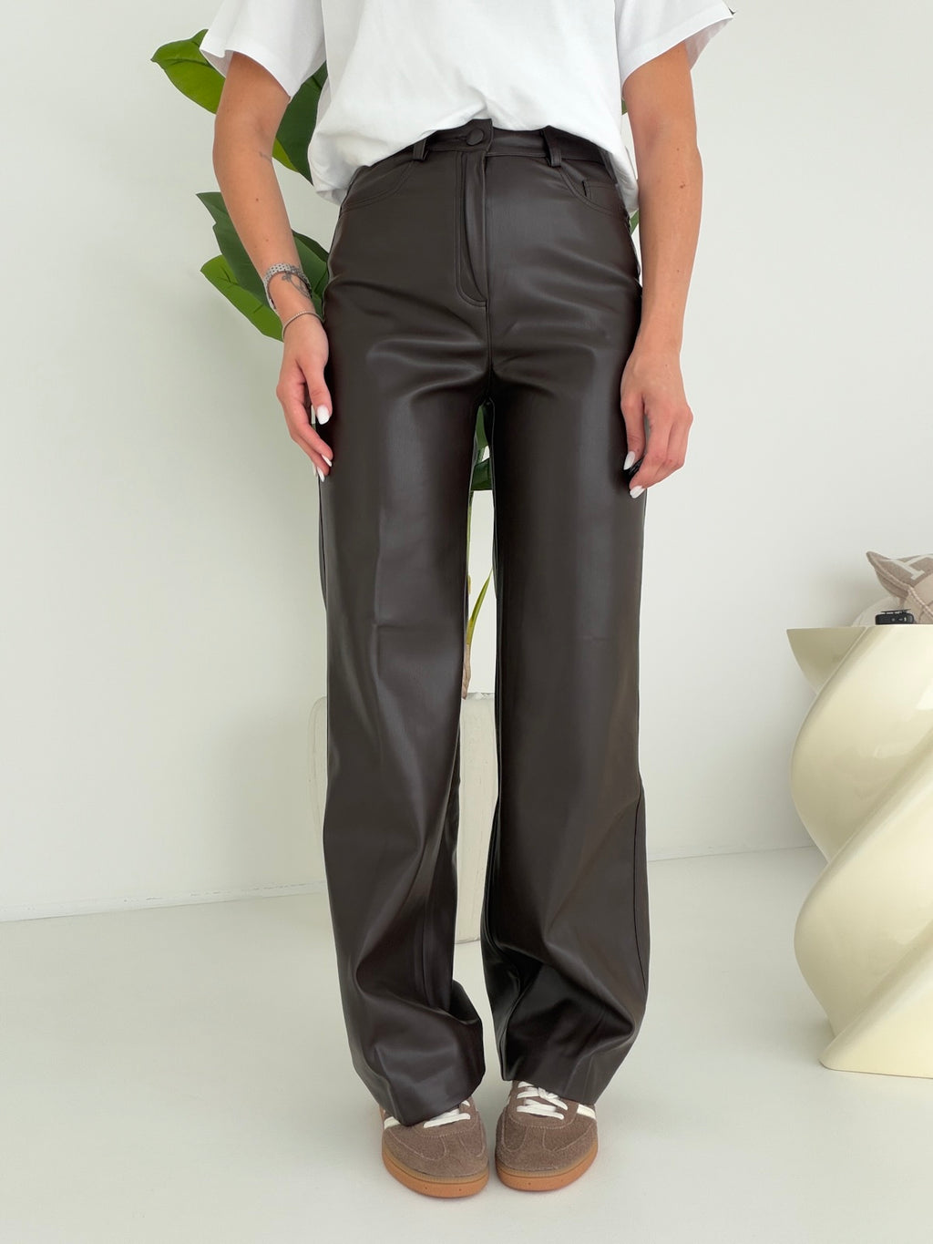 VS9022-26-PANTALONE IN ECO PELLE CHOCO