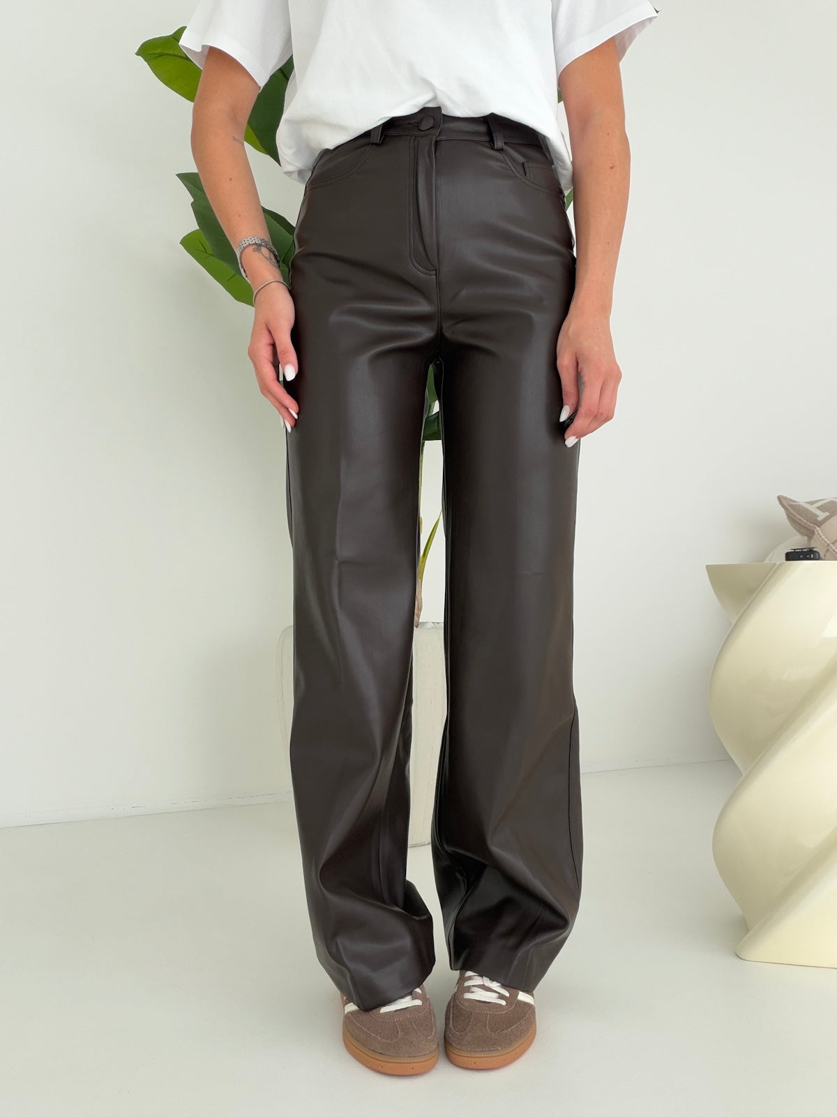 VS9022-26-PANTALONE IN ECO PELLE CHOCO