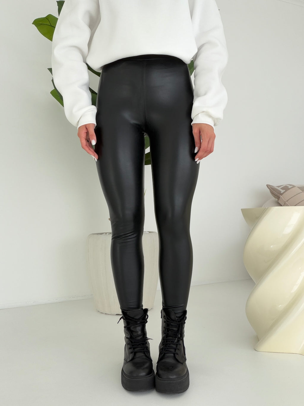 VS18001-LEGGINS IN ECOPELLE NERO