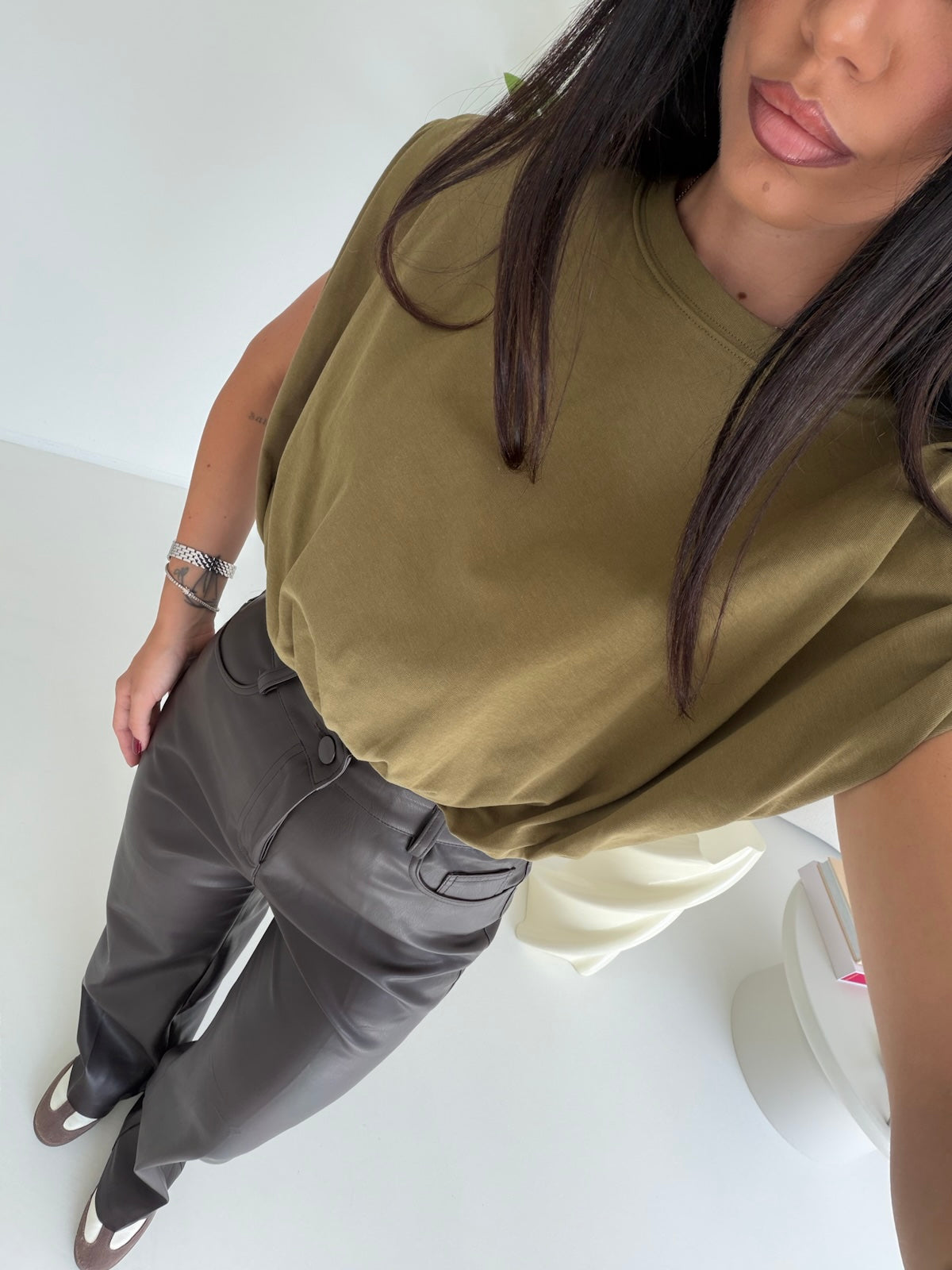 Q056-T-SHIRT SPALLINE OLIVA