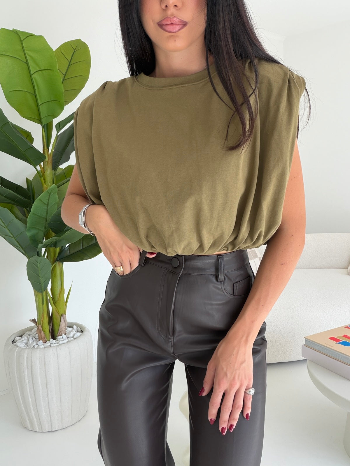 Q056-T-SHIRT SPALLINE OLIVA