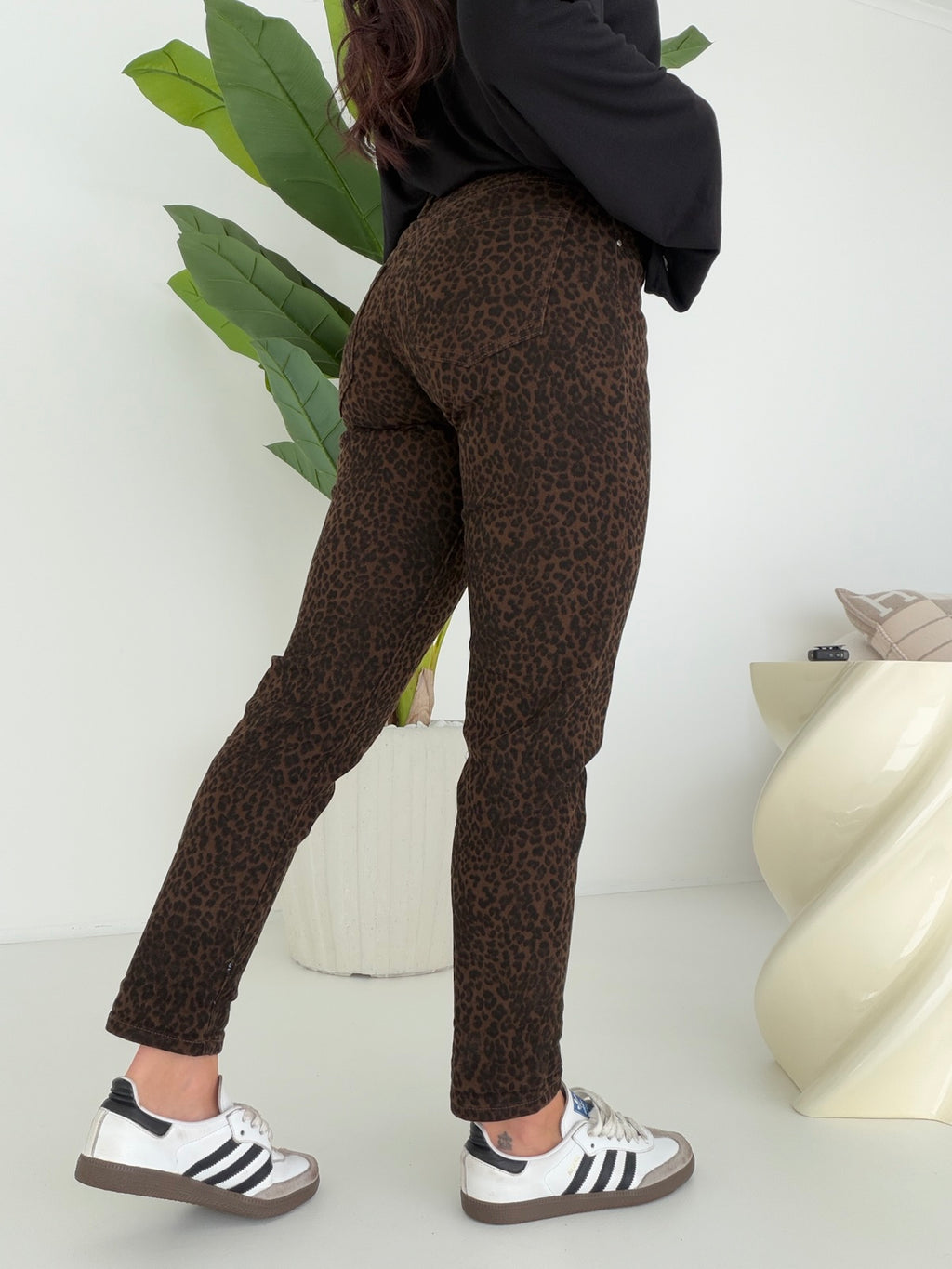 Y5557-JEANS MOM MACU