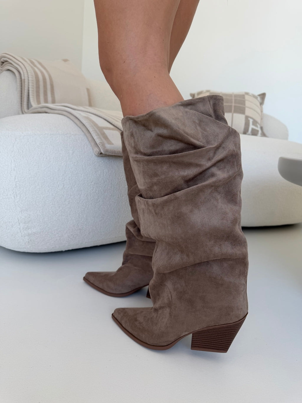 2580A-1-DEBORAH-TAUPE