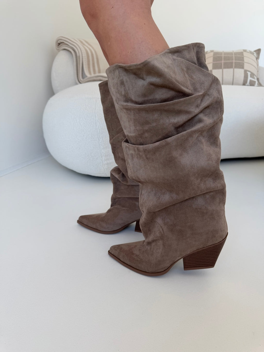 2580A-1-DEBORAH-TAUPE