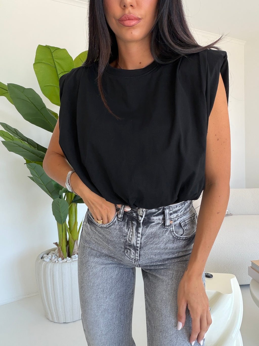 Q056-T-SHIRT SPALLINE NERA