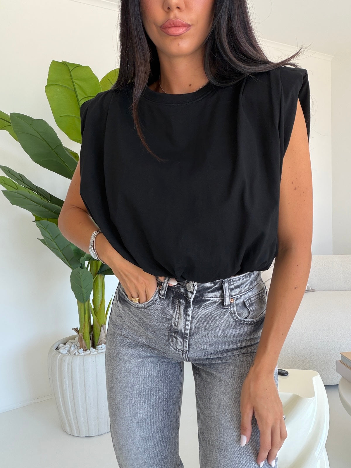 Q056-T-SHIRT SPALLINE NERA
