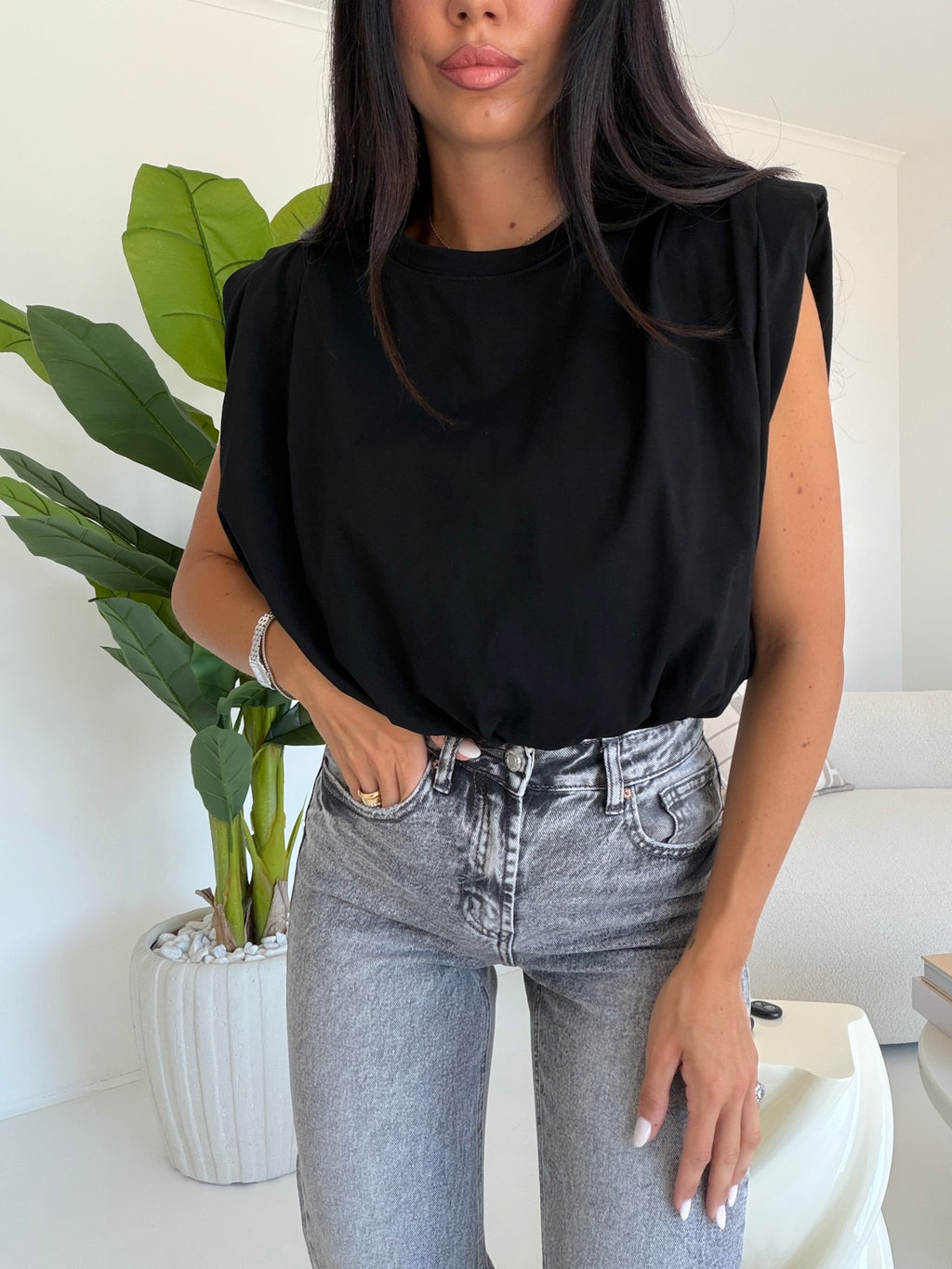 Q056-T-SHIRT SPALLINE NERA
