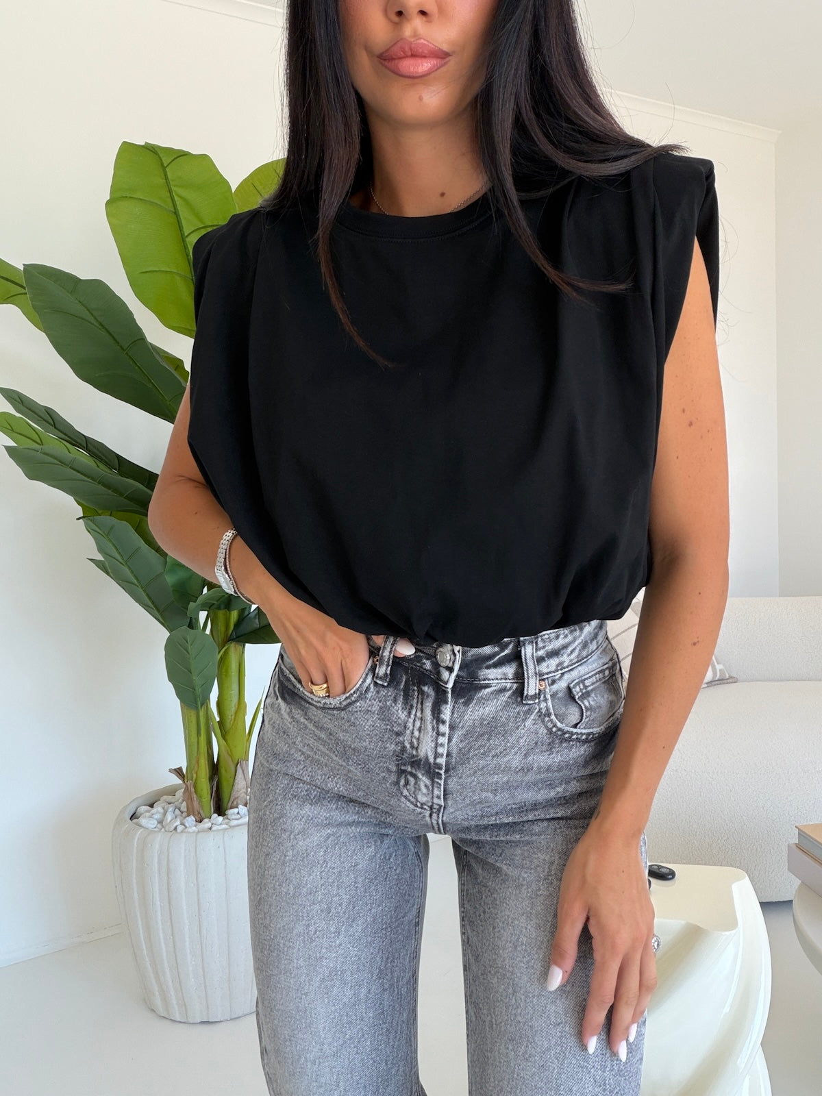 Q056-T-SHIRT SPALLINE NERA