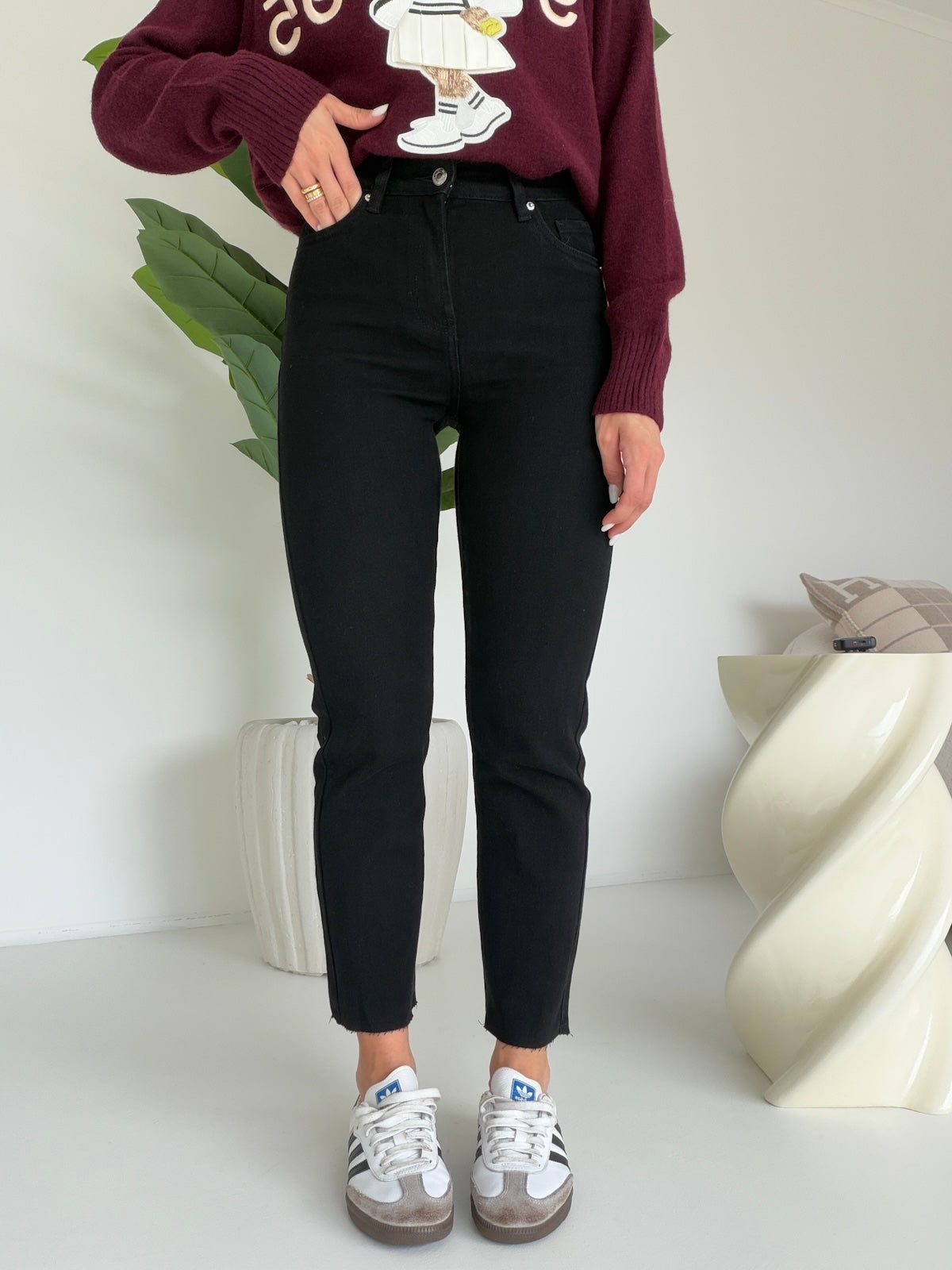 9303-JEANS TAGLIO VIVO NERO
