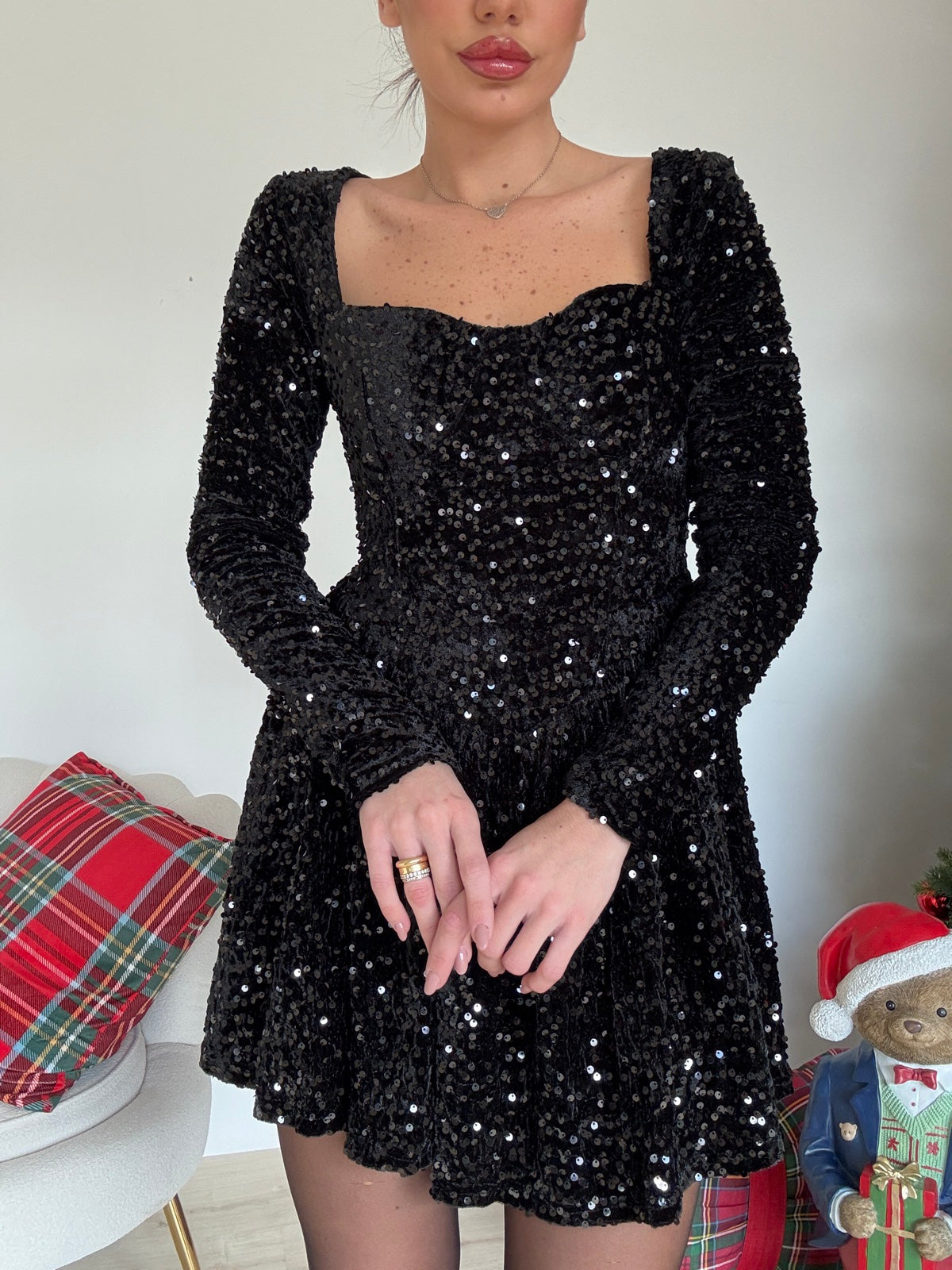 23288-MINI ABITO SCOLLO QUADRATO IN PAILLETTES