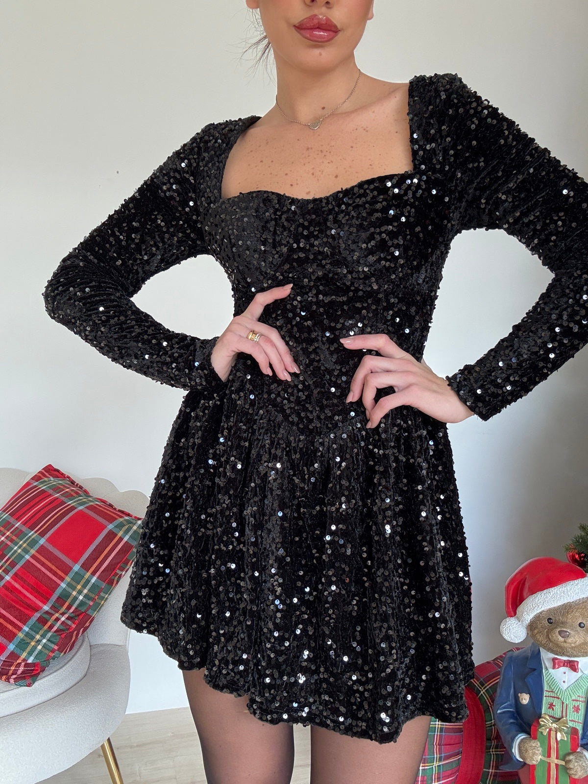 23288-MINI ABITO SCOLLO QUADRATO IN PAILLETTES